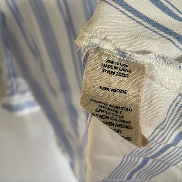 Soft Surroundings viscose button up blouse sz lg women’s blue white stripe euc - Picture 4 of 4